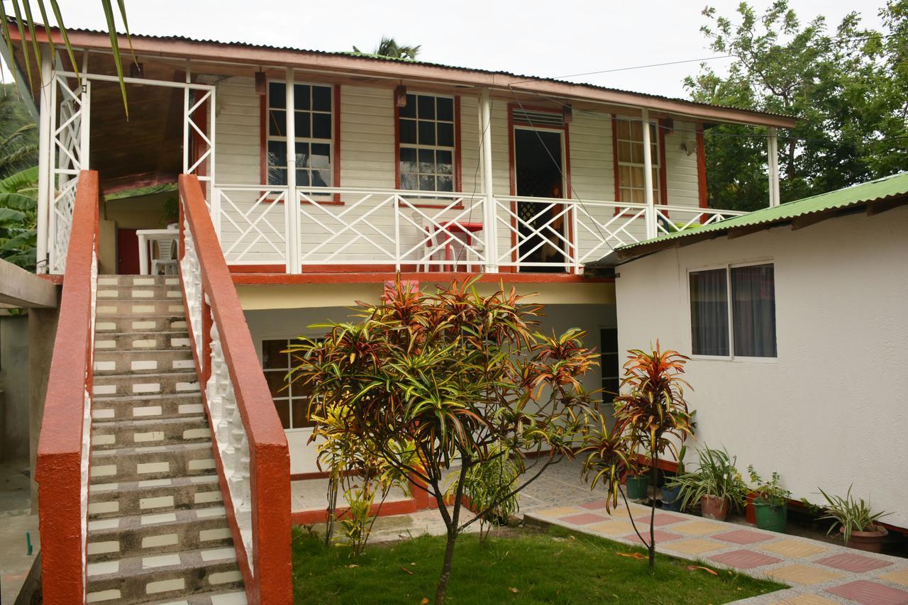 Posada Valerie Hotel Archibolds Exterior photo