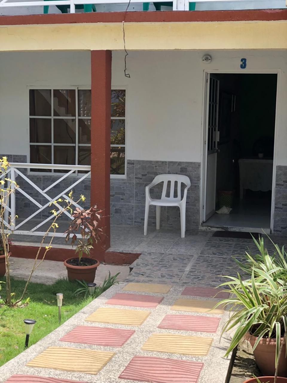 Posada Valerie Hotel Archibolds Exterior photo